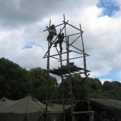 Voorkamp - Tjif en Sneeuwuil bouwen de toren 3 - Scouts en Gidsen Zaventem 